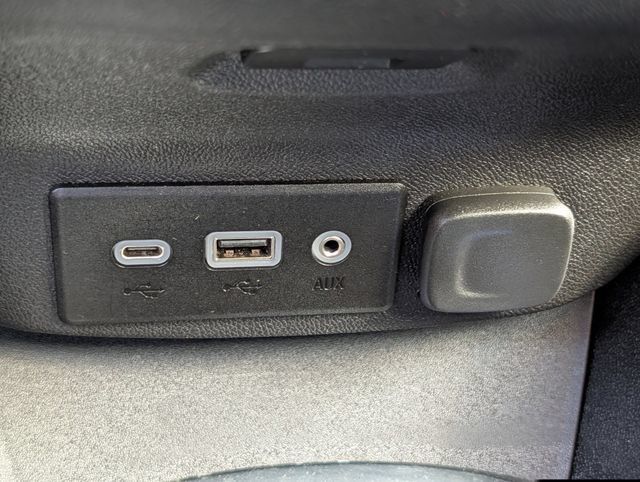 Used 2023 Chevrolet Malibu LT FWD image 17
