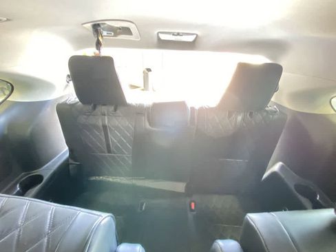 Used 2023 Toyota Highlander XLE AWD/4WD image 34