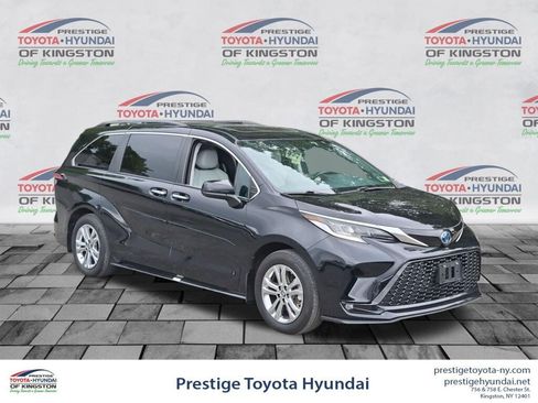 Used 2023 Toyota Sienna XSE w/ XSE Plus Package AWD/4WD image 1
