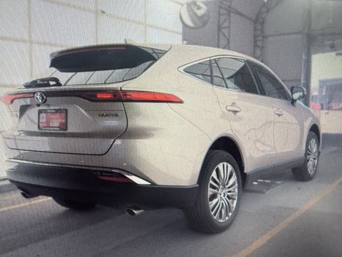 Used 2024 Toyota Venza Limited AWD/4WD image 2