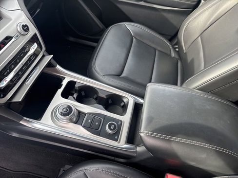 Certified 2022 Ford Explorer XLT w/ Equipment Group 202A image 15