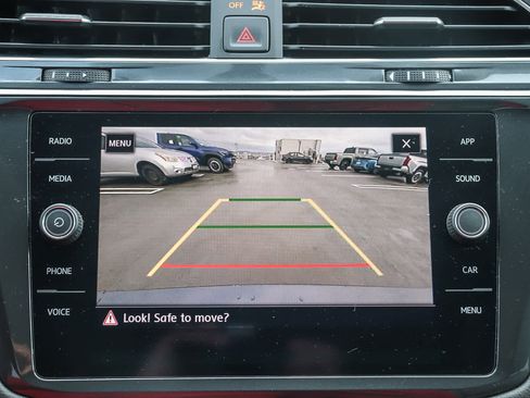 Used 2020 Volkswagen Tiguan SE w/ Panoramic Sunroof Package image 31