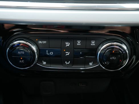 New 2026 Chevrolet Trax LT w/ LT Convenience Package FWD image 8