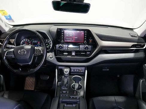 Used 2020 Toyota Highlander XLE AWD/4WD image 22