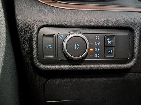 Used 2022 Ford Explorer Limited image 13