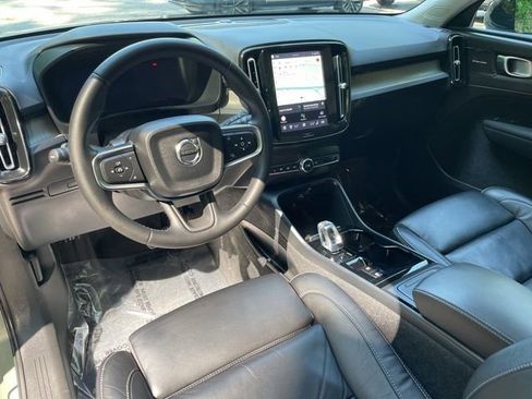 Certified 2023 Volvo XC40 B5 Plus w/ Climate Package AWD/4WD image 17