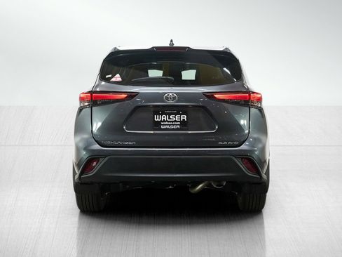 Used 2024 Toyota Highlander XLE image 4