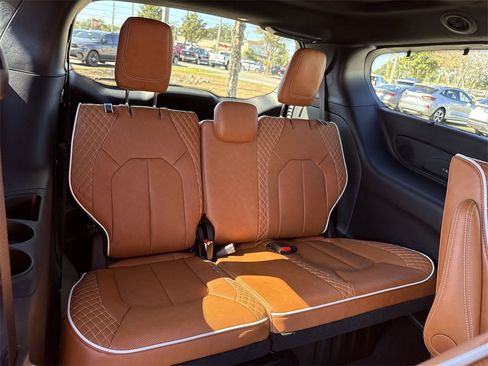 New 2026 Chrysler Pacifica Pinnacle image 28