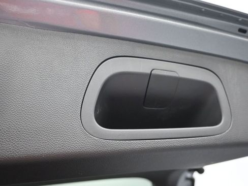 Used 2025 Chevrolet Trax LT FWD image 16