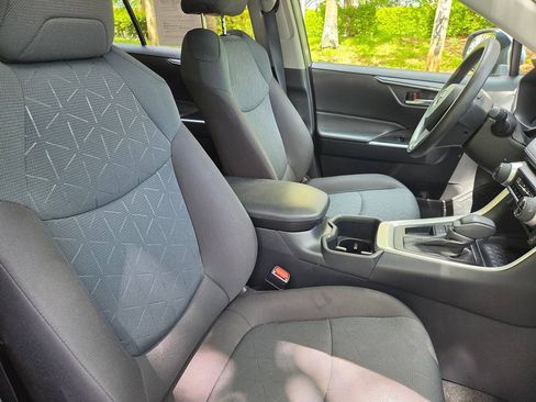 Used 2025 Toyota RAV4 XLE FWD image 10