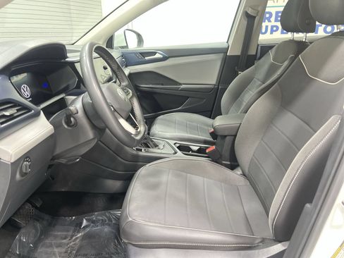 Used 2024 Volkswagen Taos SE FWD image 11