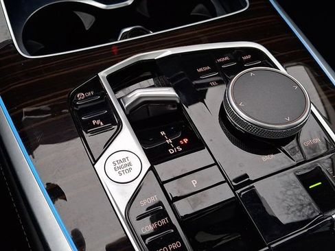 Used 2025 BMW X7 xDrive40i image 17