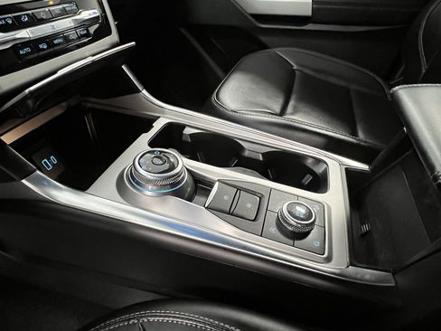 Used 2024 Ford Explorer XLT w/ Equipment Group 202A image 46