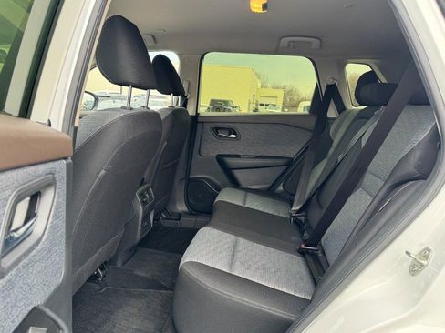 Used 2023 Nissan Rogue SV image 12