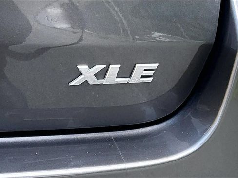 Used 2019 Toyota Highlander XLE FWD image 10