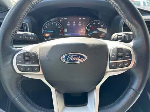 Used 2022 Ford Explorer XLT w/ Equipment Group 202A AWD/4WD image 26