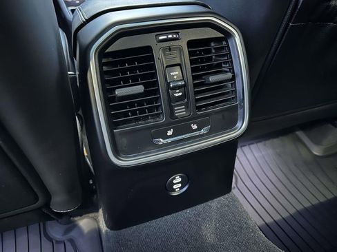 Used 2023 Porsche Macan Turbo image 13