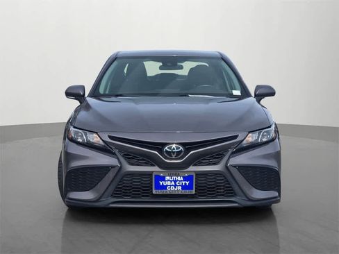 Used 2023 Toyota Camry SE image 2