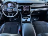 Used 2024 Jeep Grand Cherokee L Laredo image 2