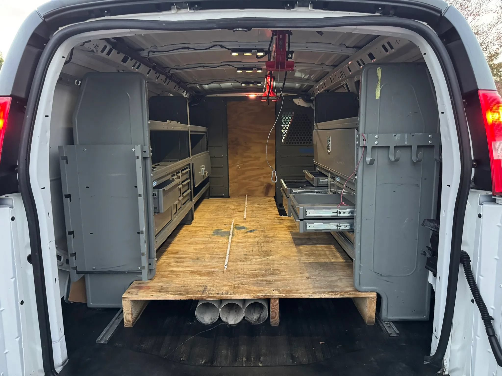 Used 2017 GMC Savana 2500 RWD image 18