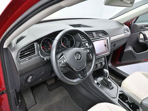 Used 2018 Volkswagen Tiguan SE w/ Panoramic Sunroof Package FWD image 13