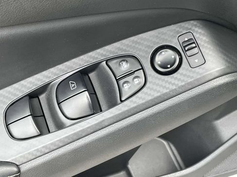 Used 2024 Nissan Altima 2.5 SV image 17