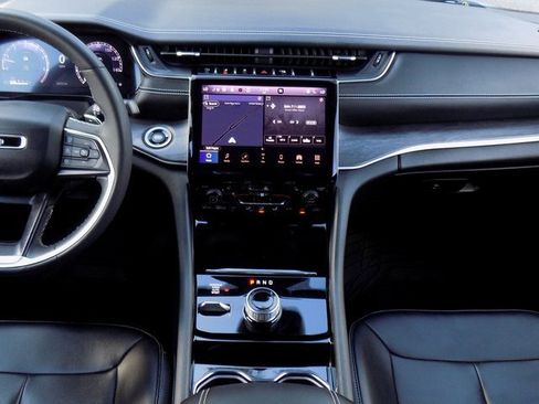 Certified 2023 Jeep Grand Cherokee Limited w/ Black Appearance Package image 16