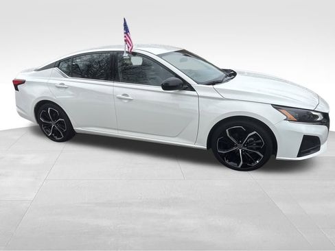 Used 2025 Nissan Altima 2.5 SR image 30