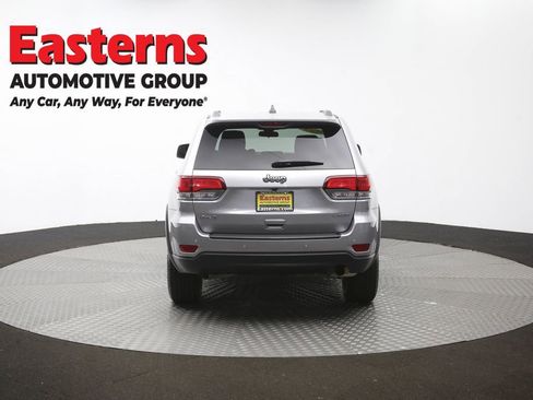 Used 2021 Jeep Grand Cherokee Laredo AWD/4WD image 34