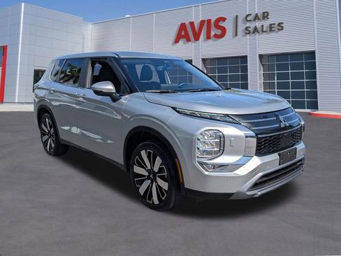 Used 2025 Mitsubishi Outlander SE AWD/4WD image 3