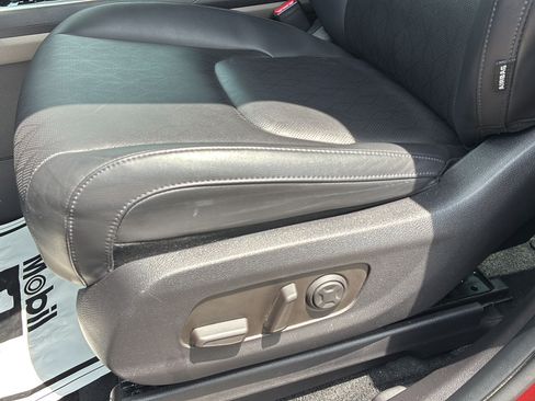 Used 2025 Kia Carnival SX FWD image 14