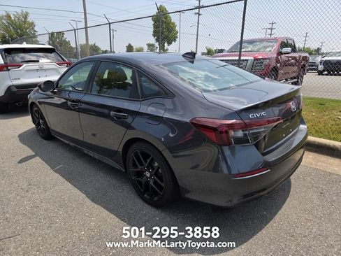 Used 2025 Honda Civic Sport image 4