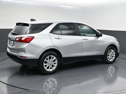 Used 2021 Chevrolet Equinox LS w/ LS Convenience Package FWD image 8