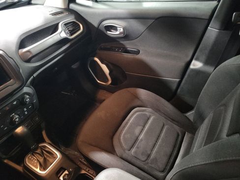 Used 2018 Jeep Renegade Latitude image 15