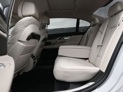 Used 2020 BMW 740i w/ Premium Package image 12