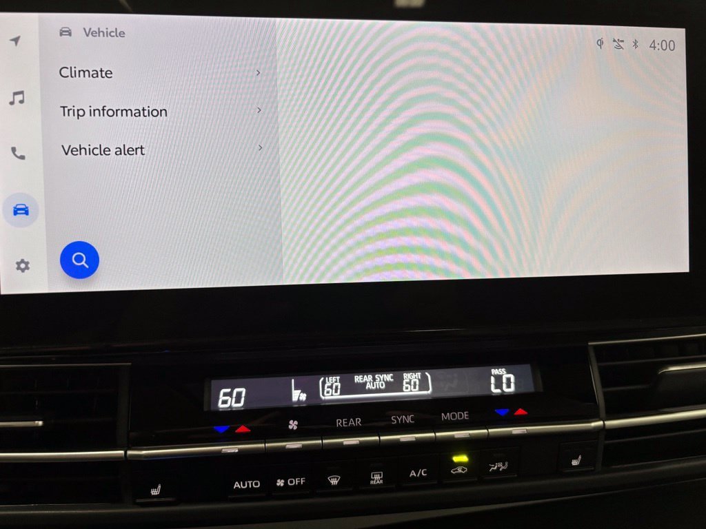 Used 2026 Toyota Sienna XLE FWD image 30