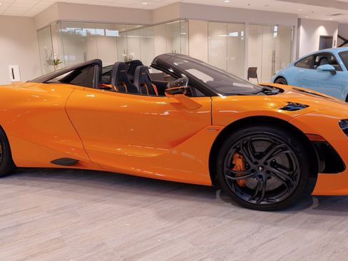 Used 2024 McLaren 750S Spider image 9