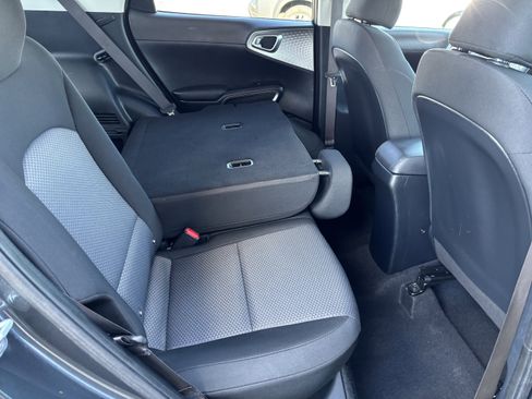 Used 2025 Kia Soul LX w/ LX Technology Package FWD image 28