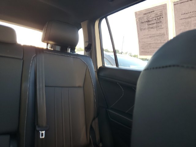 Certified 2023 Volkswagen Tiguan SE R-Line FWD image 7