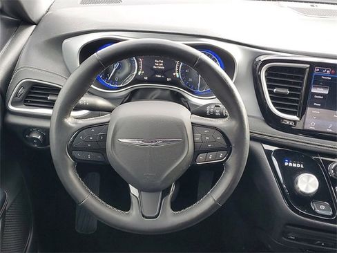 Certified 2021 Chrysler Pacifica Touring-L w/ Uconnect Theater Family Group image 14