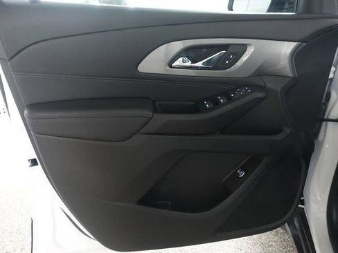 Used 2023 Chevrolet Traverse LT FWD image 9