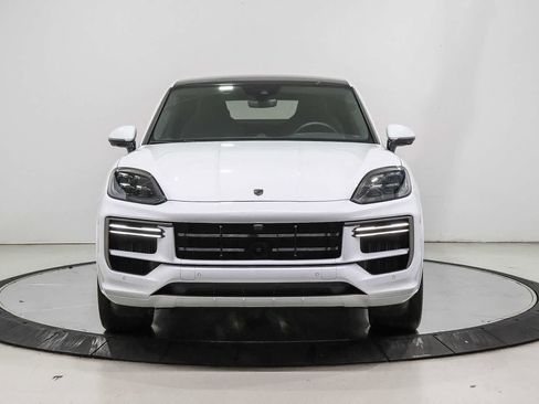 Used 2025 Porsche Cayenne Turbo AWD/4WD image 6