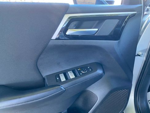 Used 2022 Mitsubishi Outlander ES image 19