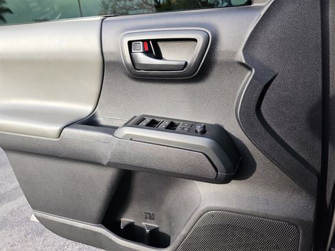 Used 2022 Toyota Tacoma SR image 29