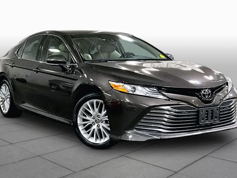 Certified 2018 Toyota Camry XLE w/ Audio Package FWD image 3