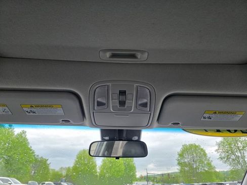 Used 2017 Kia Niro EX FWD image 22