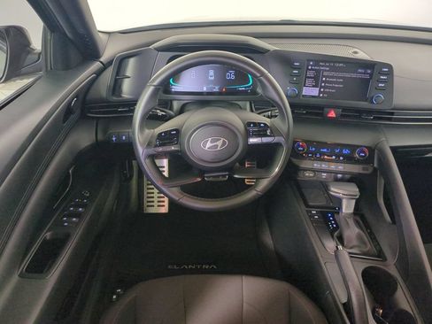 Used 2025 Hyundai Elantra Sport FWD image 17