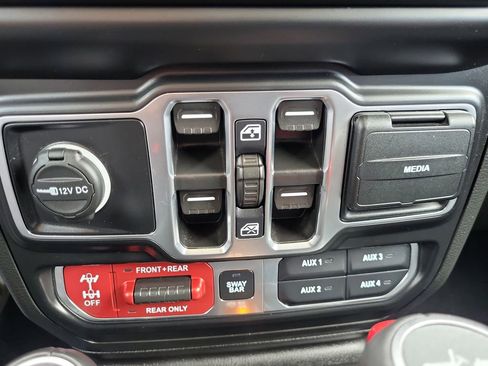 Used 2022 Jeep Wrangler Unlimited Rubicon 4xe w/ Cold Weather Group AWD/4WD image 19