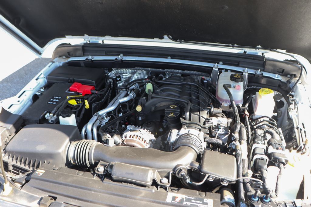 Used 2025 Jeep Gladiator Sport AWD/4WD image 11
