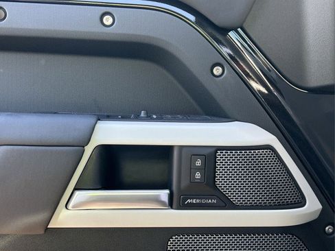 Used 2024 Land Rover Defender 90 X-Dynamic SE image 21